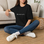Japanese Phrase T-Shirt — 何とか なります (It’ll Work Out) Minimal Graphic Tee